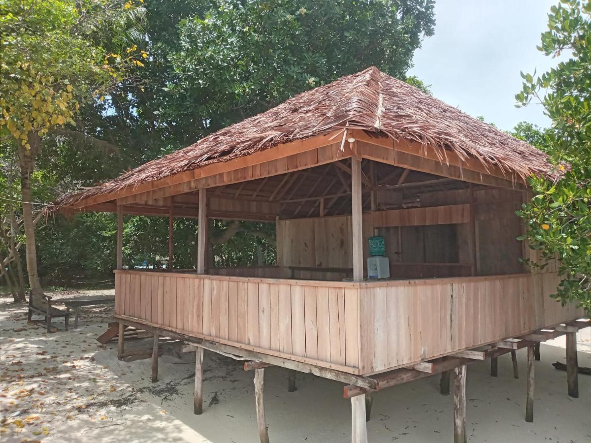 Aburahman Homestay Raja Ampat Besir Bagian luar foto