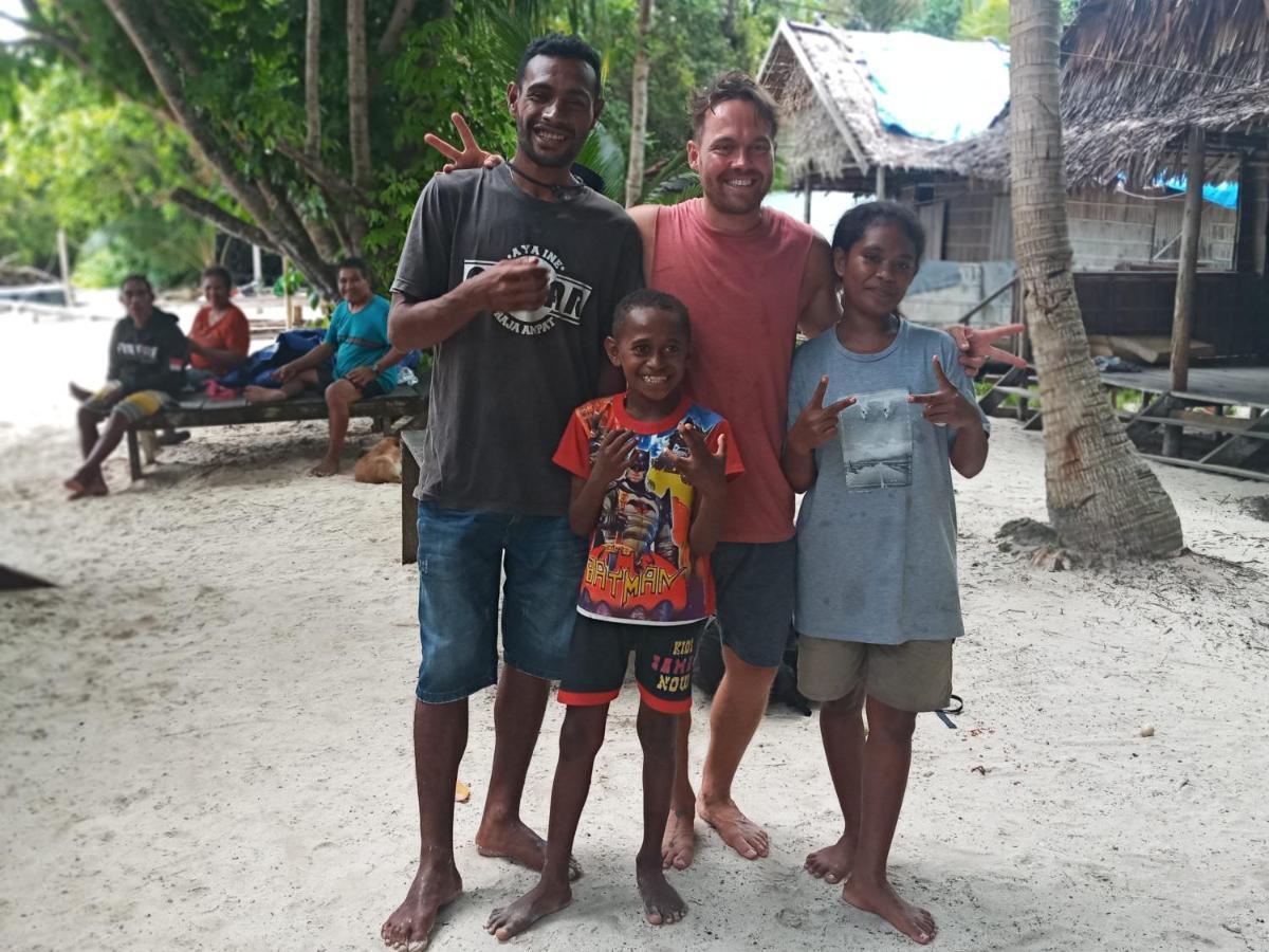 Aburahman Homestay Raja Ampat Besir Bagian luar foto