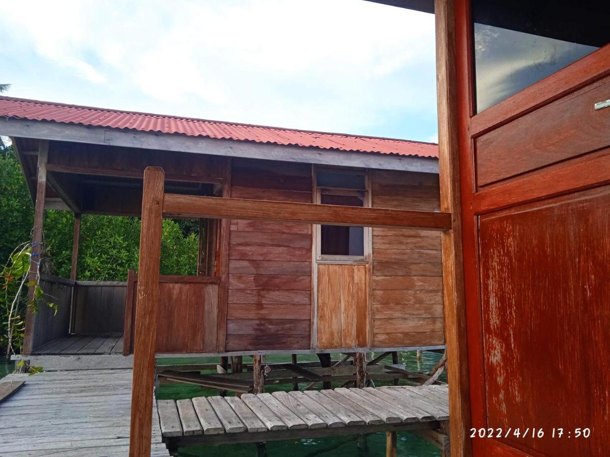 Aburahman Homestay Raja Ampat Besir Bagian luar foto