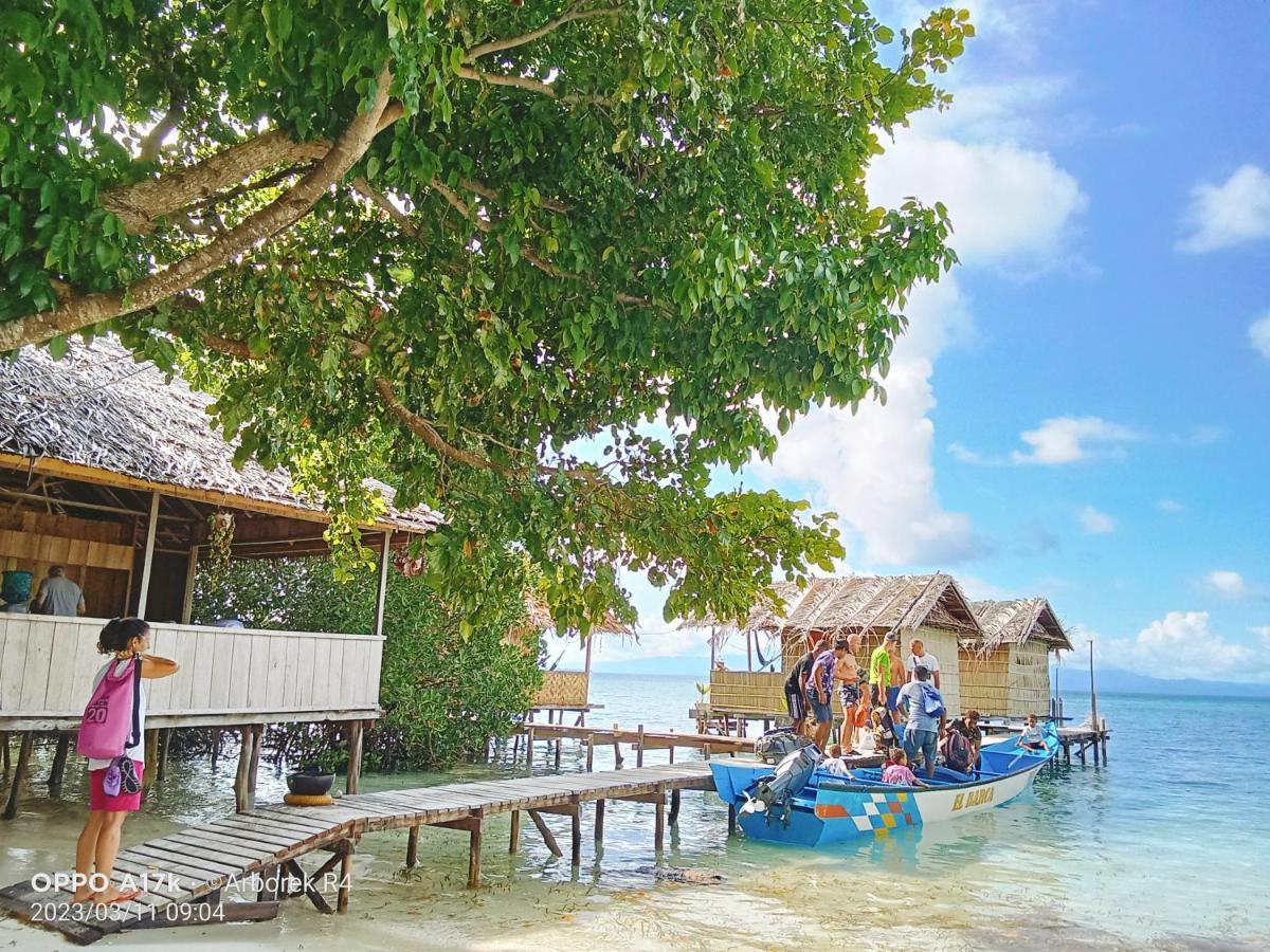 Aburahman Homestay Raja Ampat Besir Bagian luar foto
