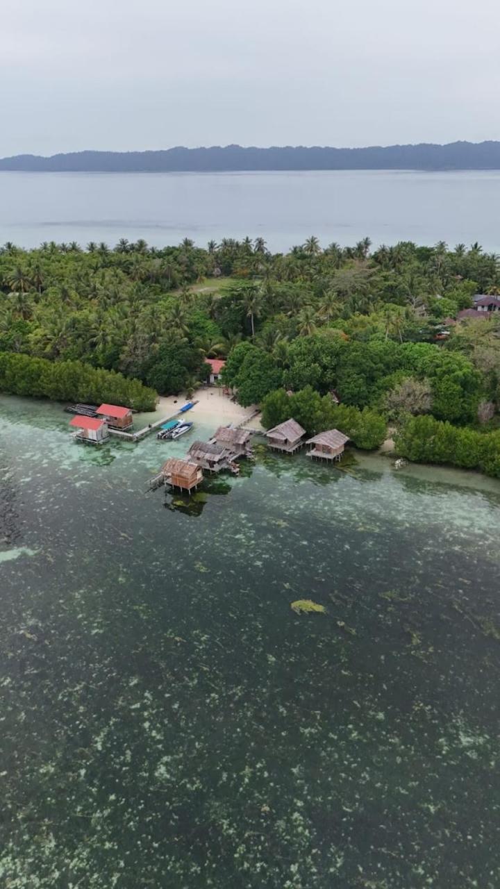 Aburahman Homestay Raja Ampat Besir Bagian luar foto